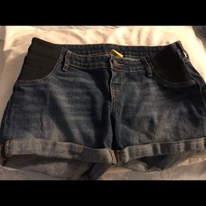 Maternity shorts